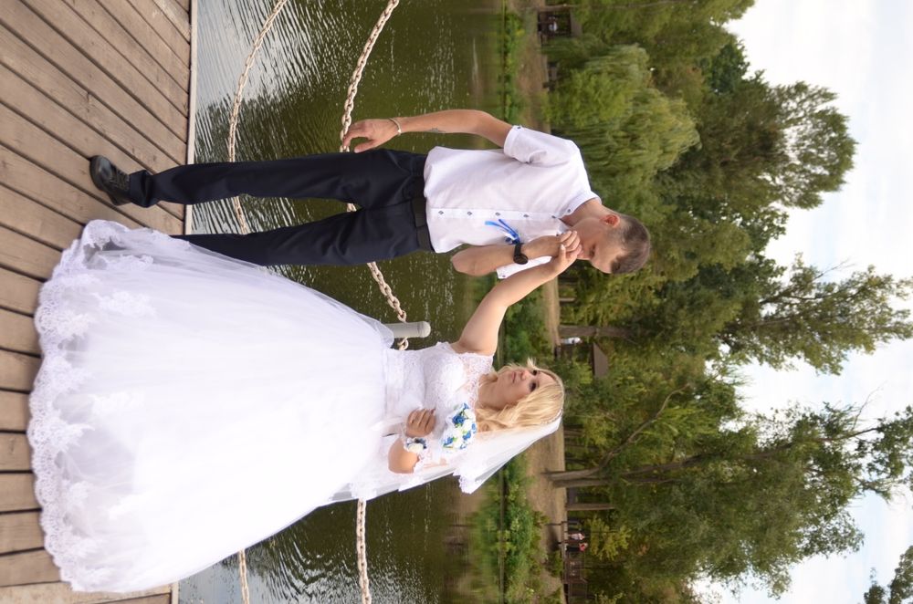 Продам весільну сукню