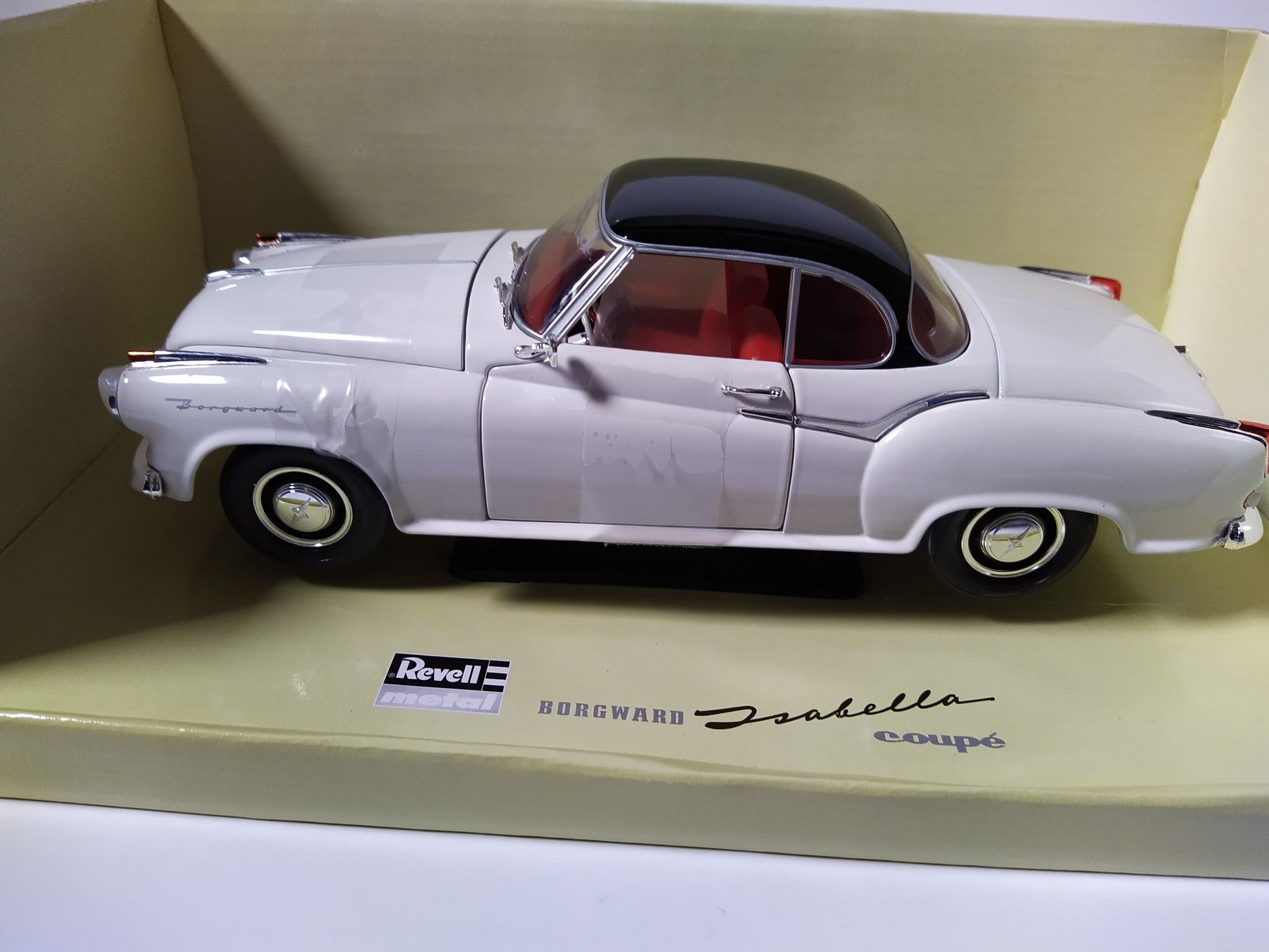 Borgward Isabela coupe Revell Skala 1:18