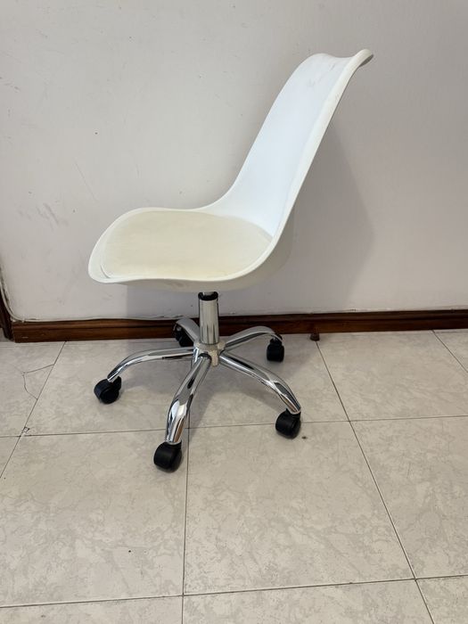 Cadeiras TOWER brancas escritorio