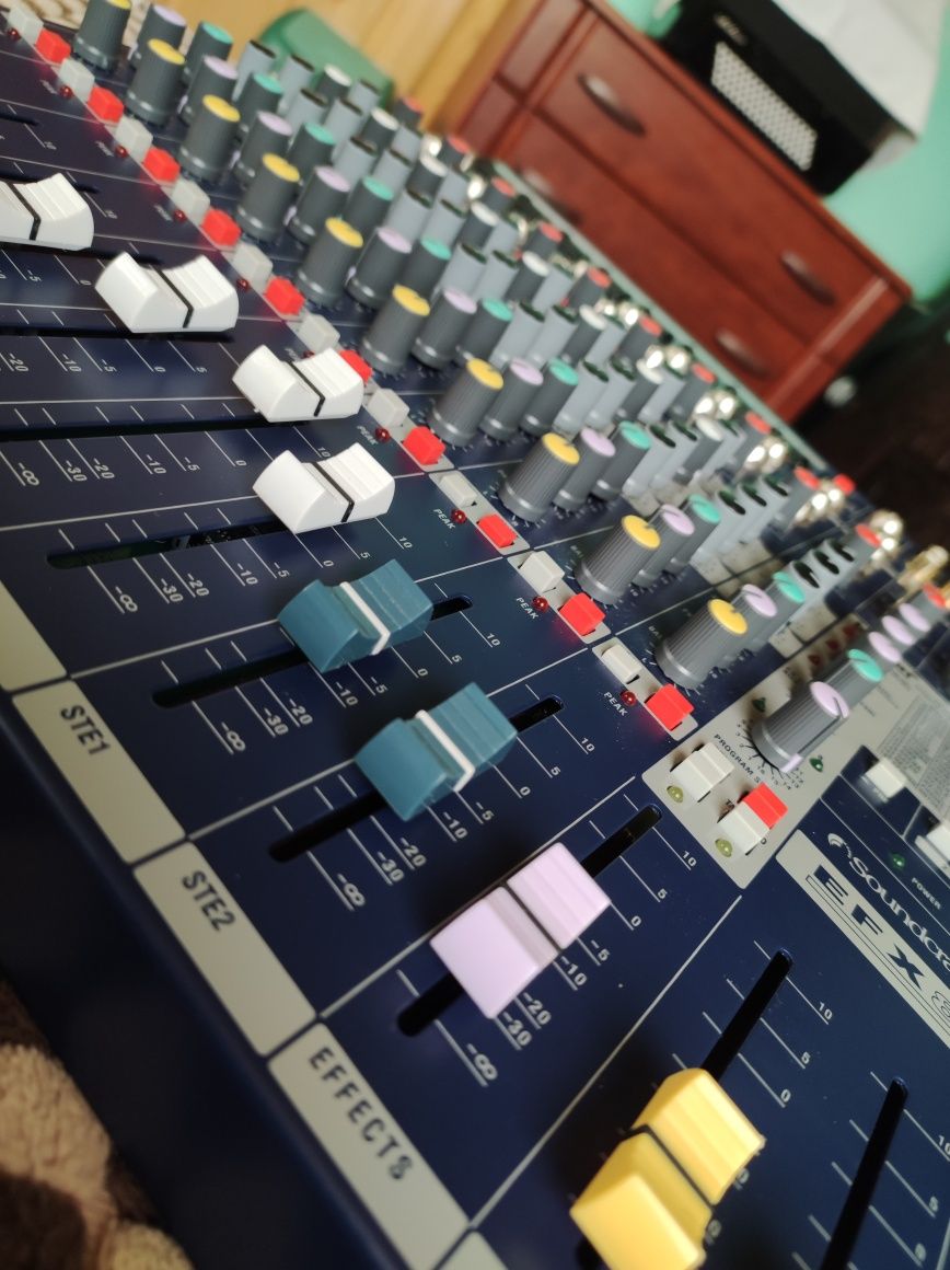 Мікшерний пульт Soundcraft EFX 8