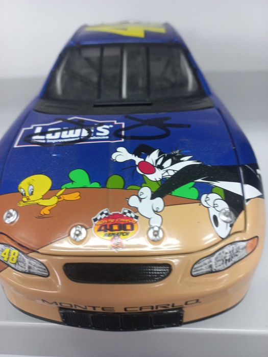 carro nascar 1/18 ASSINADO