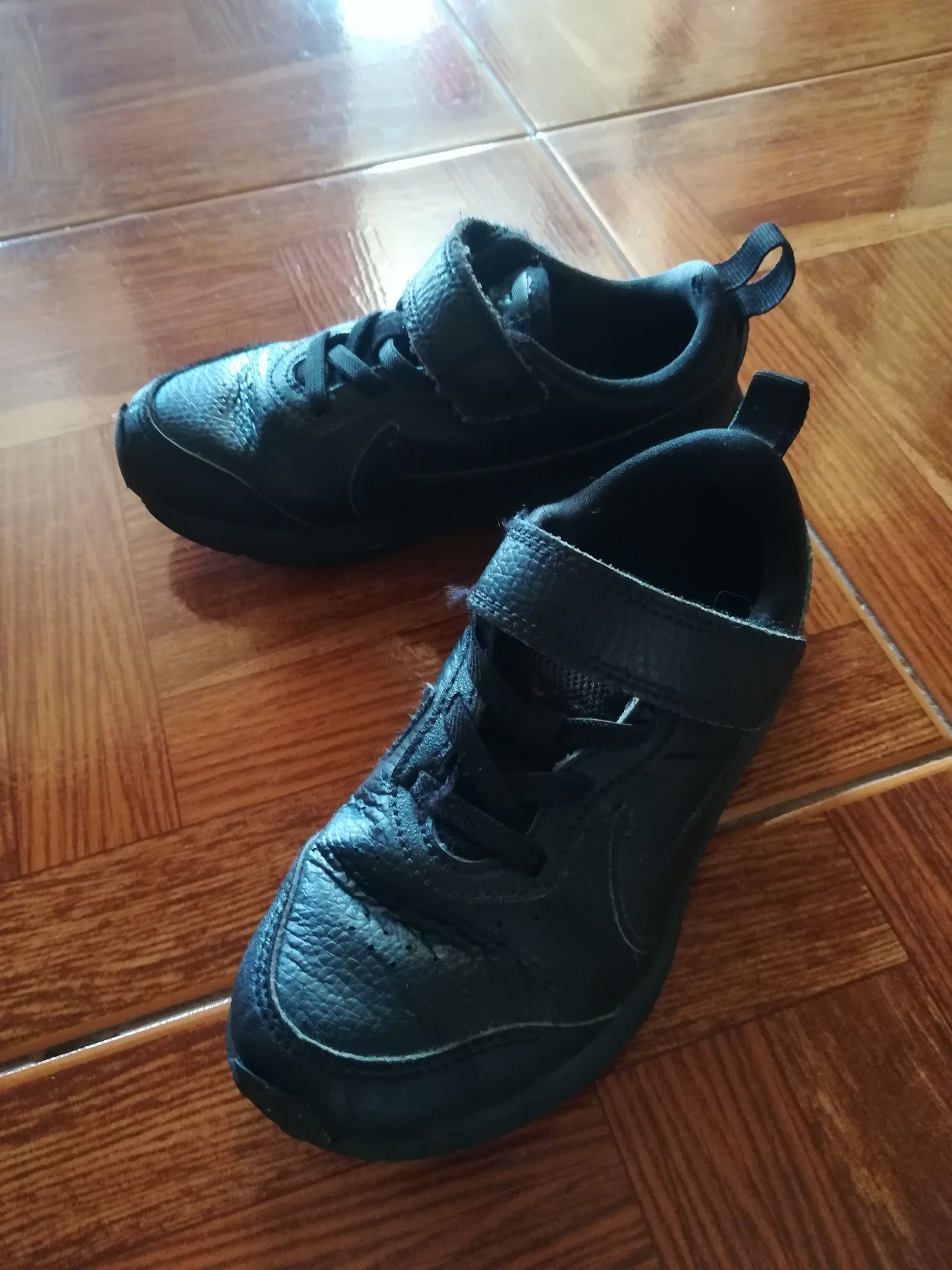 Ténis Nike tamanho 27,5 cor preta