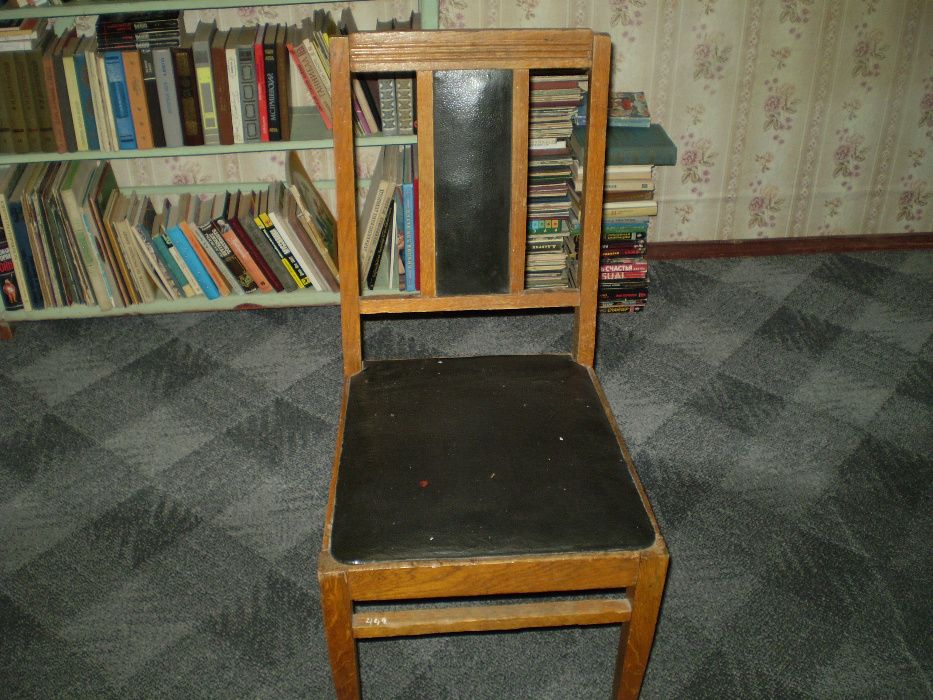 Стул советский деревянный.