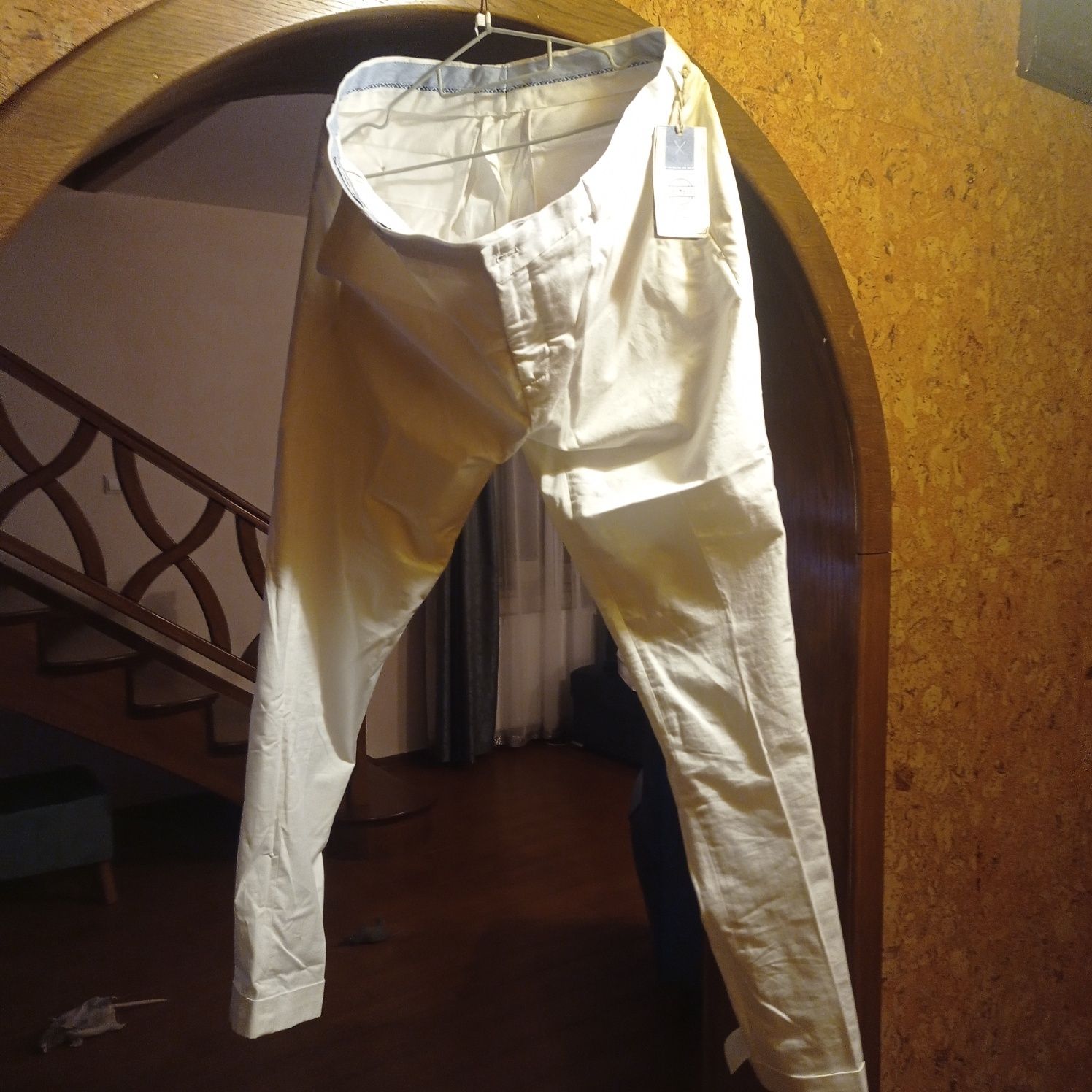 Spodnie białe chinosy