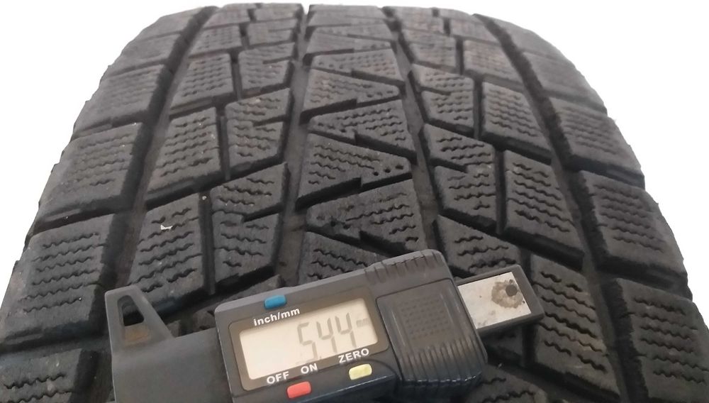 Szt2399M Sztuka 245/70R16 Bridgestone Blizzak DM-V1 dot.1211