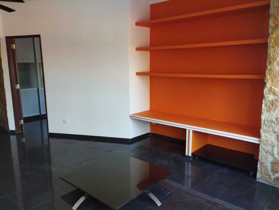 Quarto para arrendar em Carcavelos