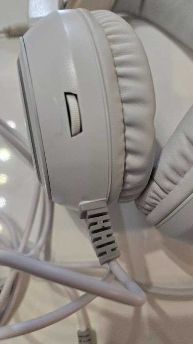 Słuchawki przewodowe nauszne Mars Gaming MHRGBW