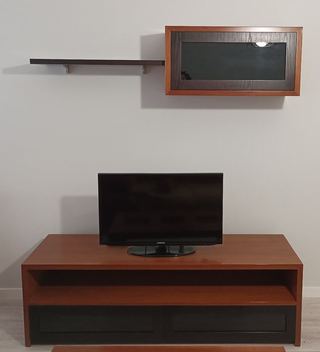 Móvel de sala e mesa de apoio