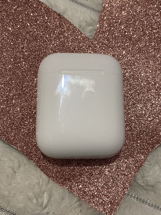 Продам під навушники airpods 2 кейс бокс стар нормальний