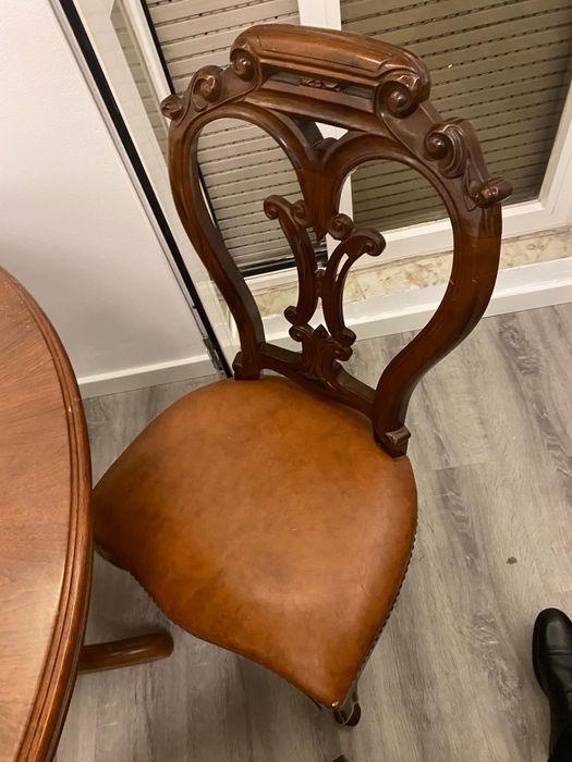 Mesa redonda extensível + 4 cadeiras