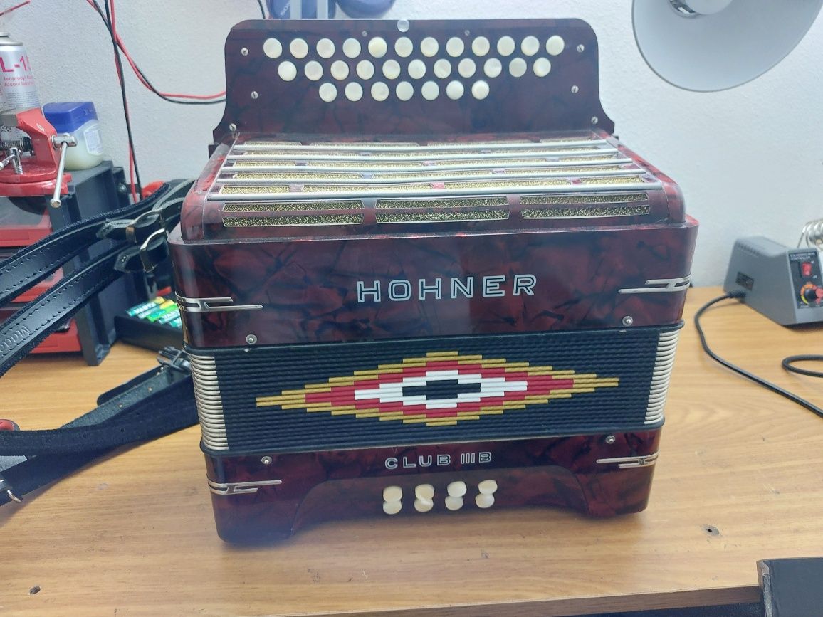 Concertina hohner toda revista e afinada em Sol, Do, Fa