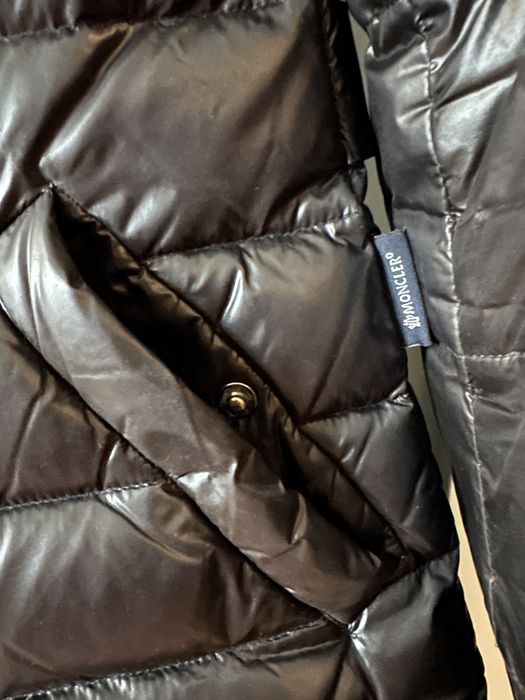 Piekny puchowy plaszcz (kurtka) Moncler