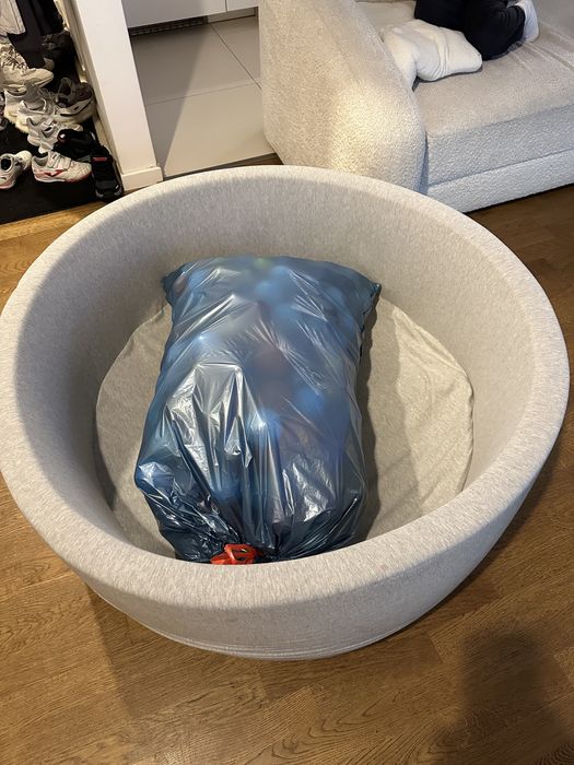 Basen z kulkami rozne kolory