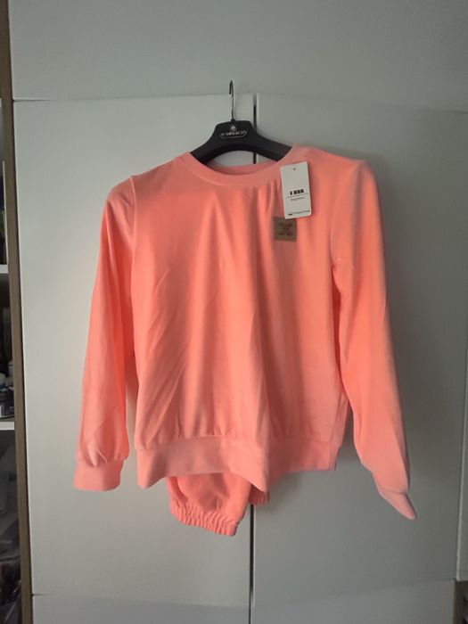 Dres welurowy kolor brzoskwiniowy