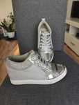 Srebre adidasy na koturnie