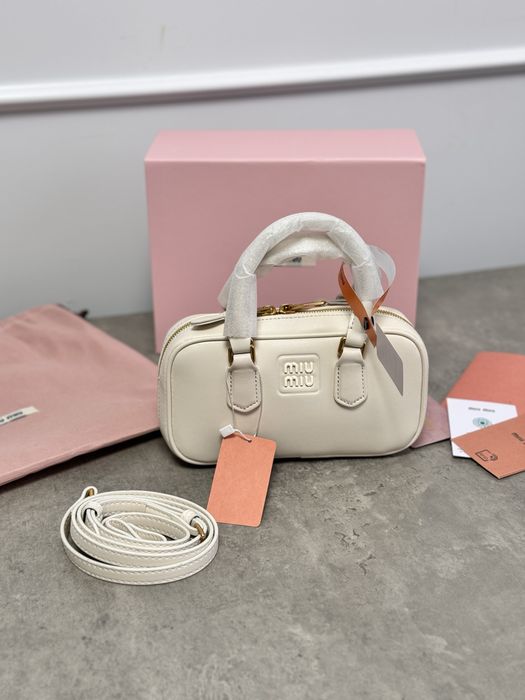 Шкіряна сумка у стилі miu miu