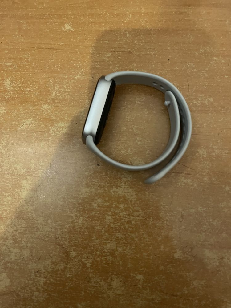 Продам часы mi bend 9