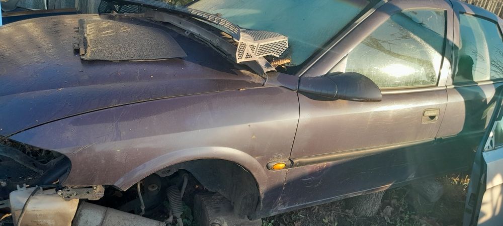 Двері  Opel vectra 1.6  рік  99