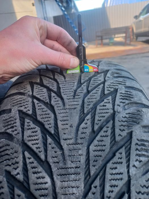 Зимові шини Nokian Hakkapeliitta R2 235 50 R18