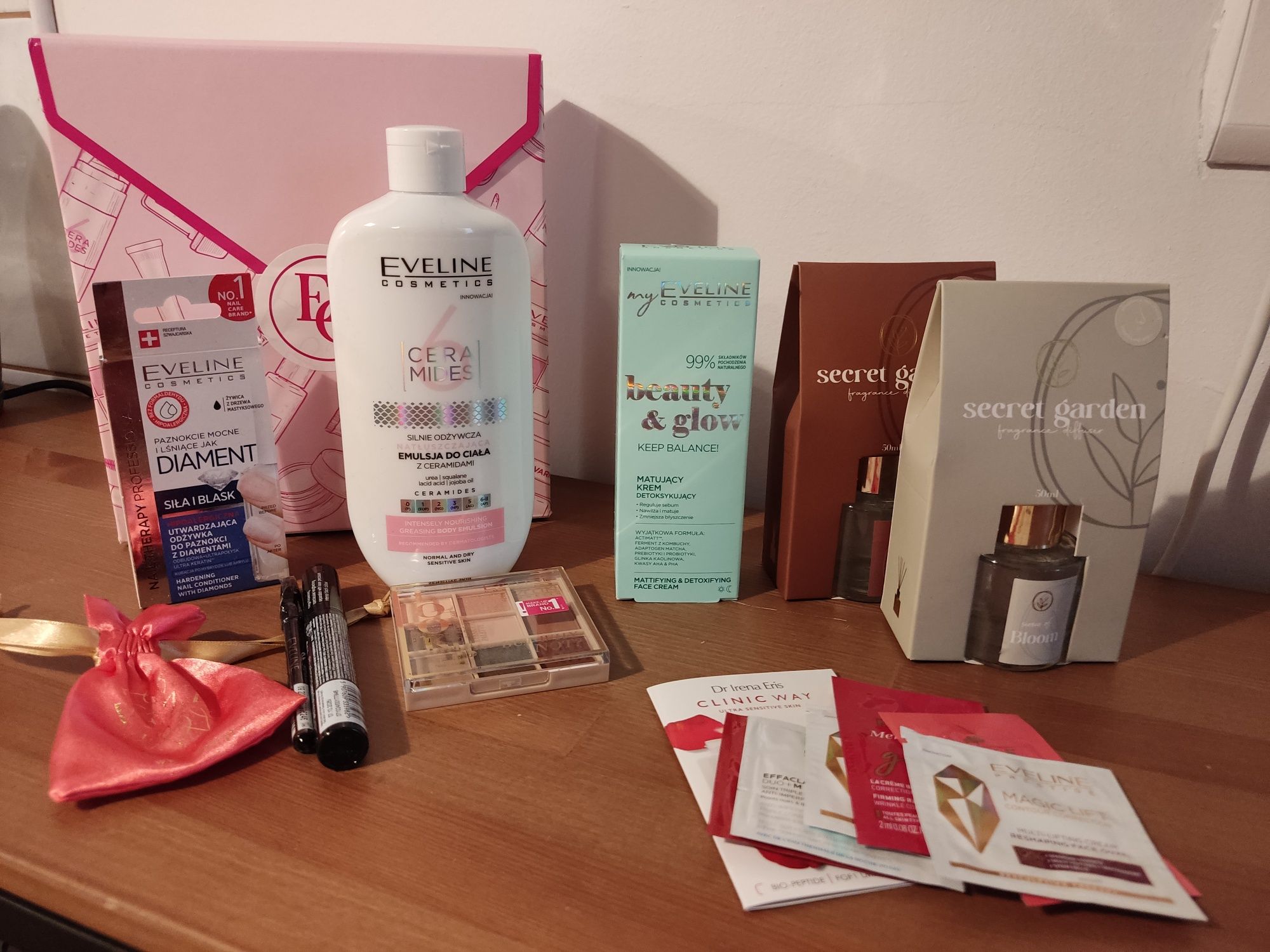 NOWY Zestaw kosmetyków Eveline Mystery Box plus gratisy