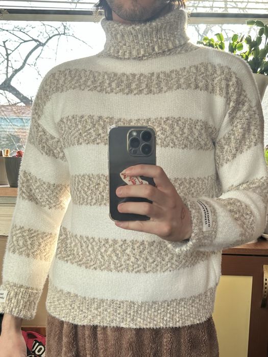 Теплий гольф у смужку