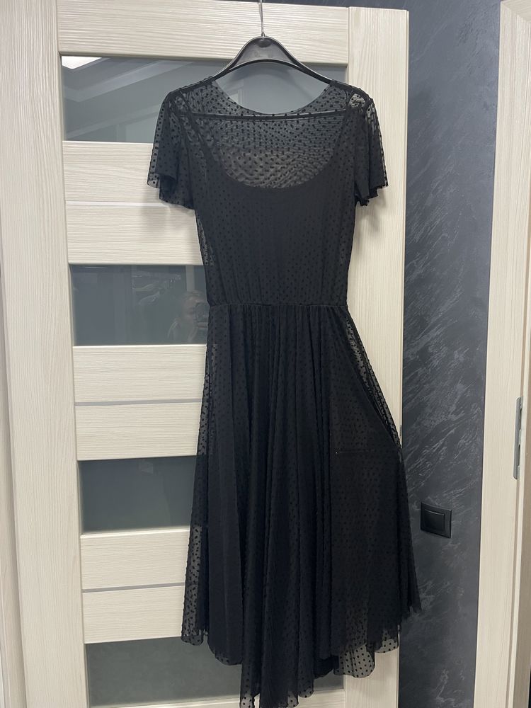Легке плаття чорного кольору