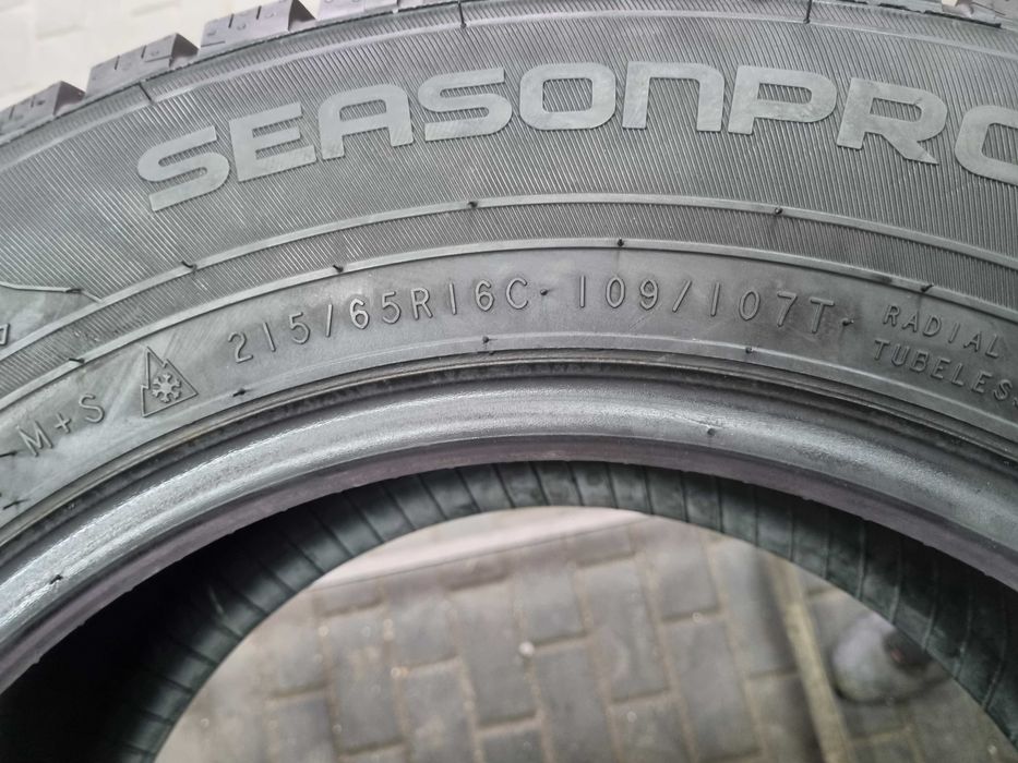 215/65/16C 109/107T Nokian SeasonProof C