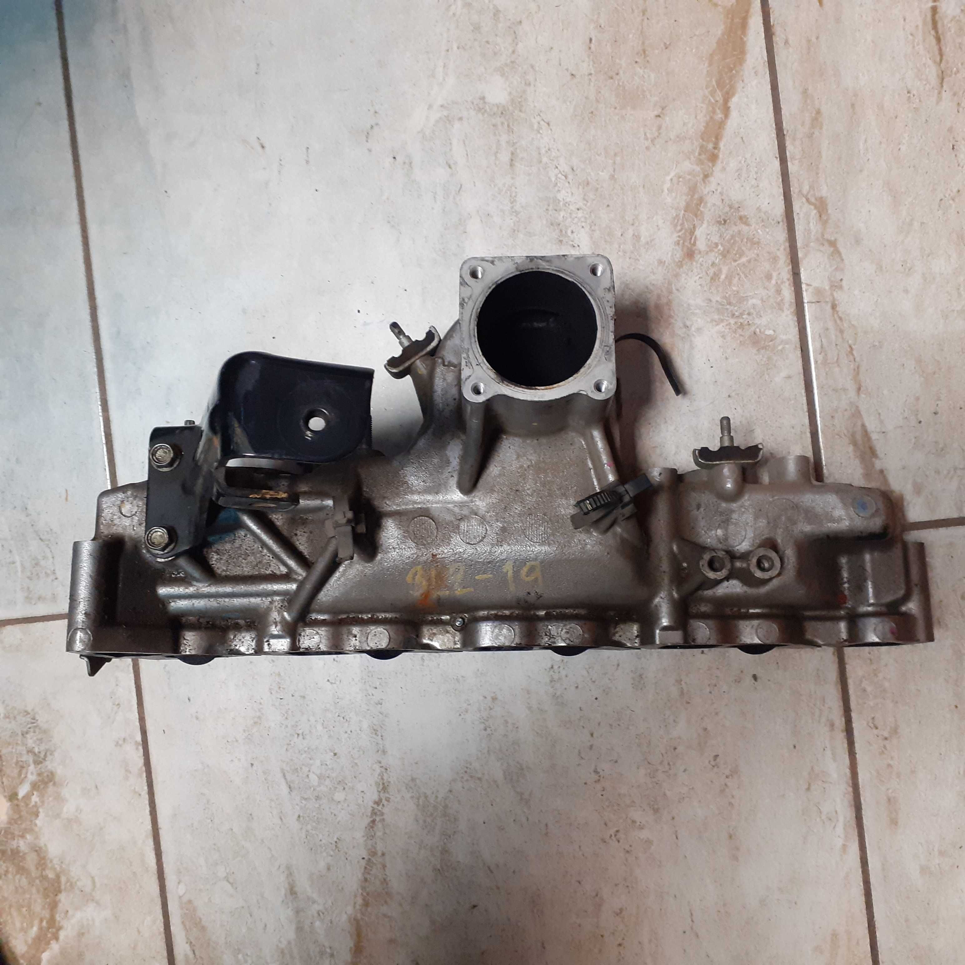 Kolektor ssący Isuzu 4JJ1