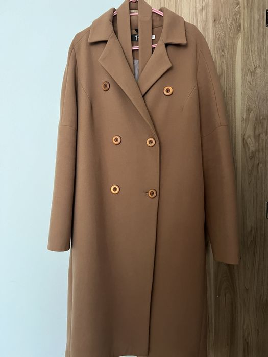 Пальто в коричневому кольорі
