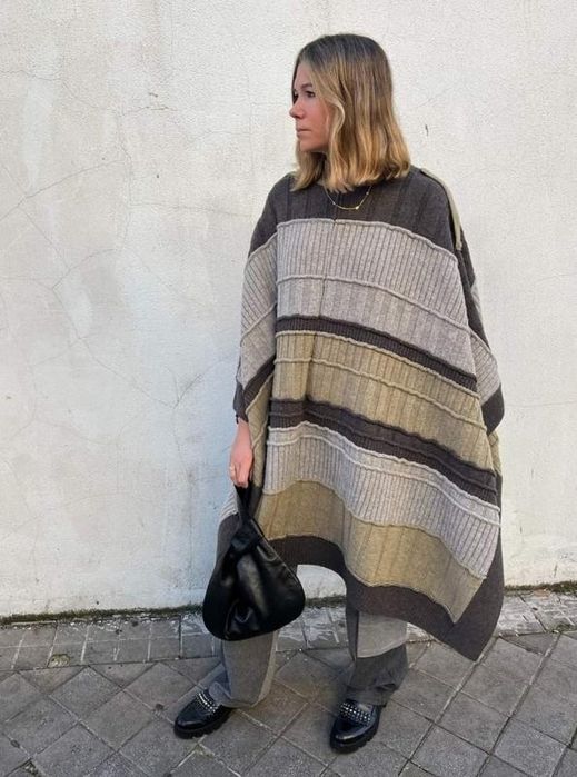 Пончо ZARA PTCHWRK PNCH 11. зі 100%-ї вовни
Розмір XS-S, M-L
Контрастн