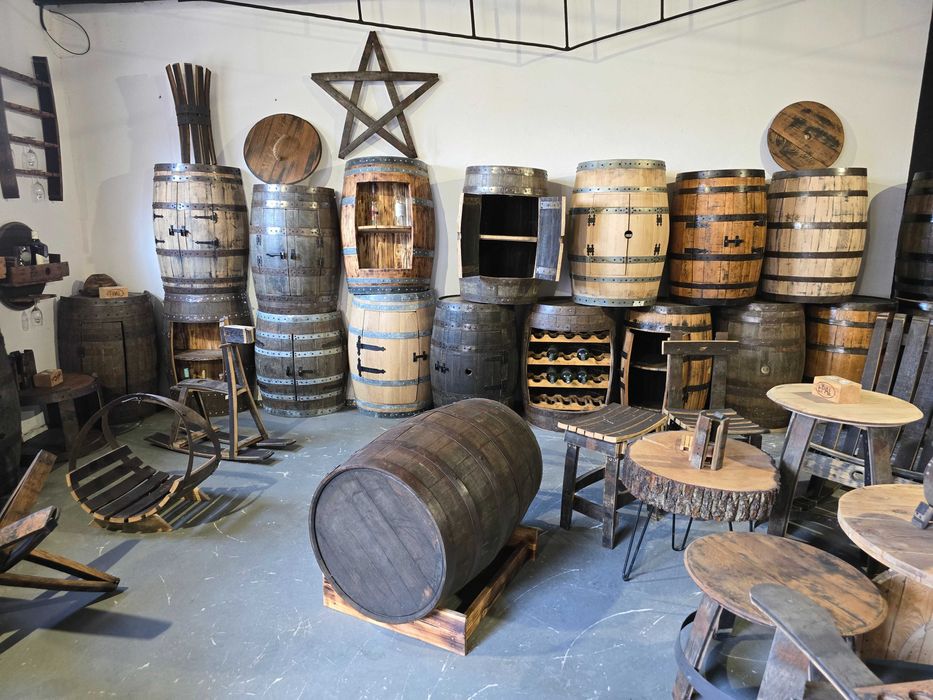 Odrestaurowana Stara Dębowa Beczka po whisky Jack Daniels, Ballantines