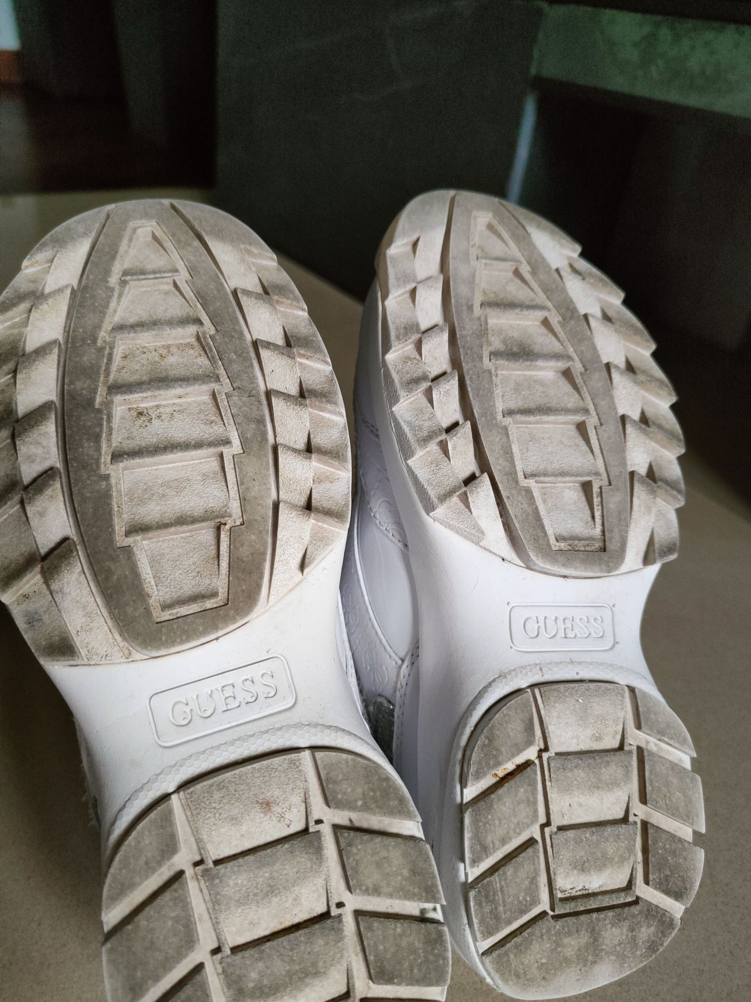 Sneakersy białe Guess