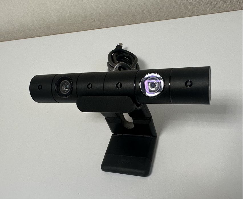 Продам Sony PlayStation 4 Pro 1TB + VR(ревізіря 1)