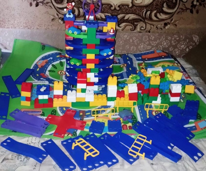 Крупный конструктор по типу ,,Lego" для самых маленьких