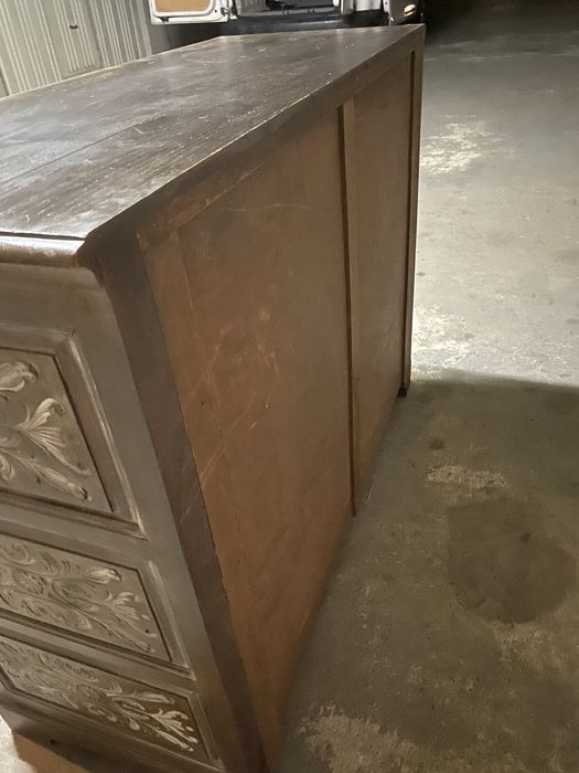 Comoda antiga madeira trabalhada