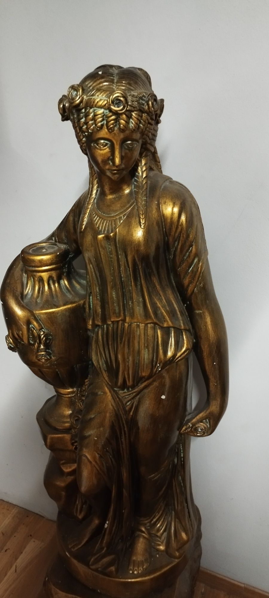 Estátua grande em loiça, com cerca de 1.50/1.60m