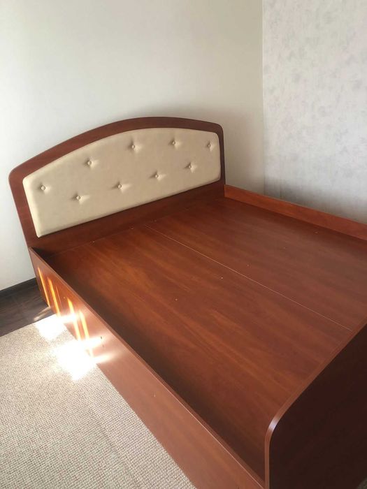 Продам двоспальну ліжко. В гарному стані.
