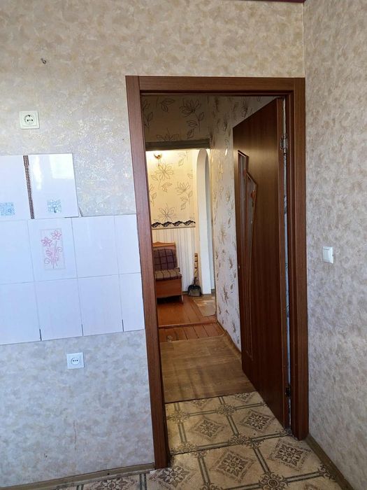 Продається простора 2-кімнатна квартира у цегляному будинку, готова до