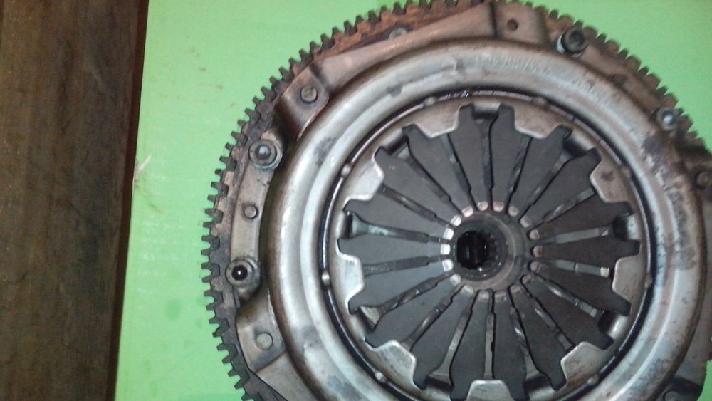 Корзина в зборі з маховиком на авто 1.4 бензин