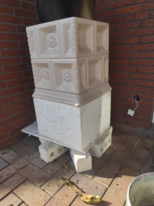 Piecyk kaflowy z wkładem żeliwnym