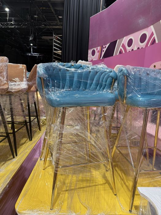 Varios artigos decoração - cadeiras e puffs