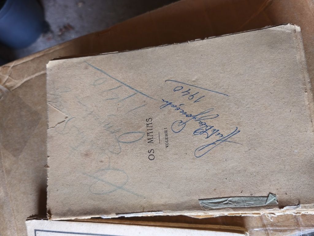 Livros antigos e incríveis