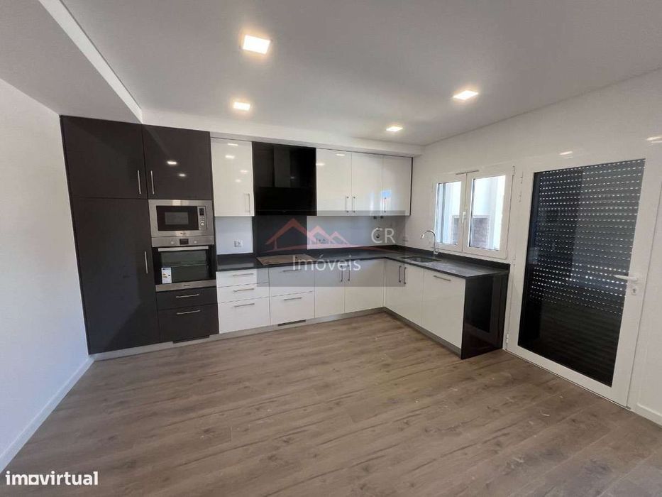 Vendo Moradia Nova T2 Garagem Vale Milhaços