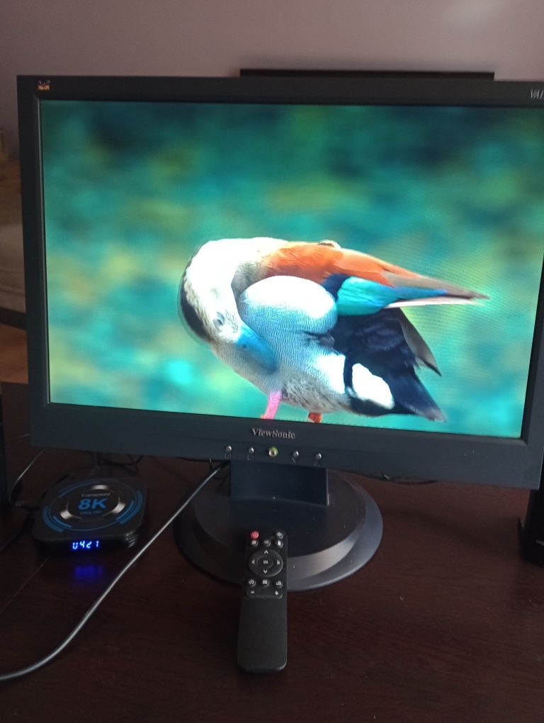 Monitor z androidem i głośniki