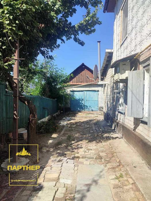 Продам  окрему  частину   будинку  у  нагірній частині Кременчука