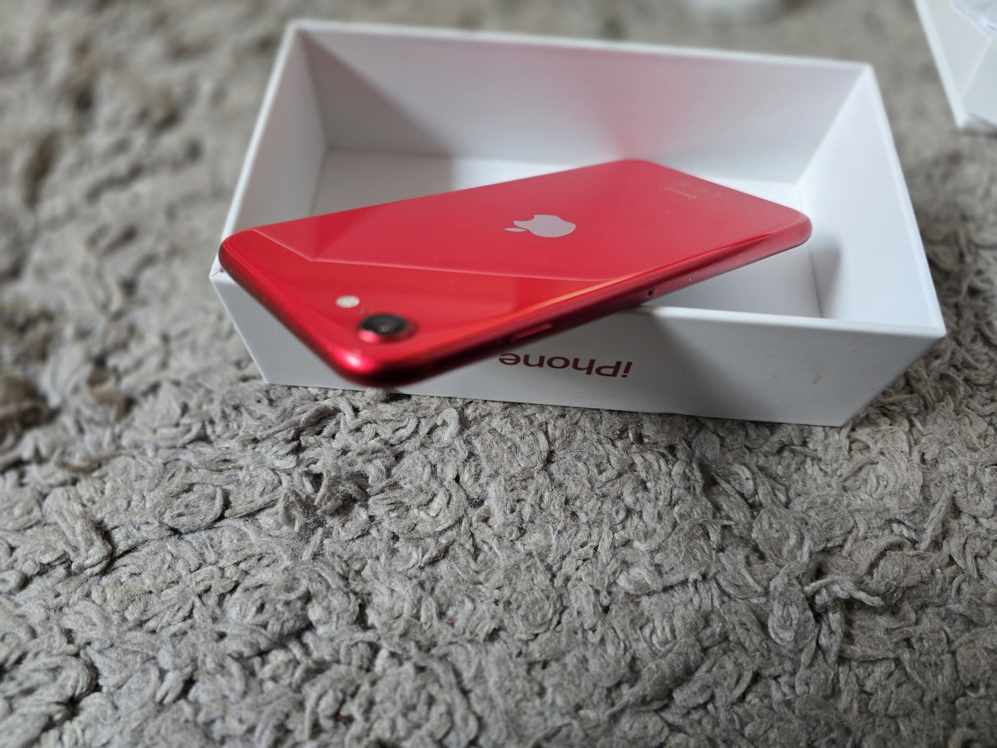 iPhone SE 2 2020. W pełni sprawny. Bez blokad
