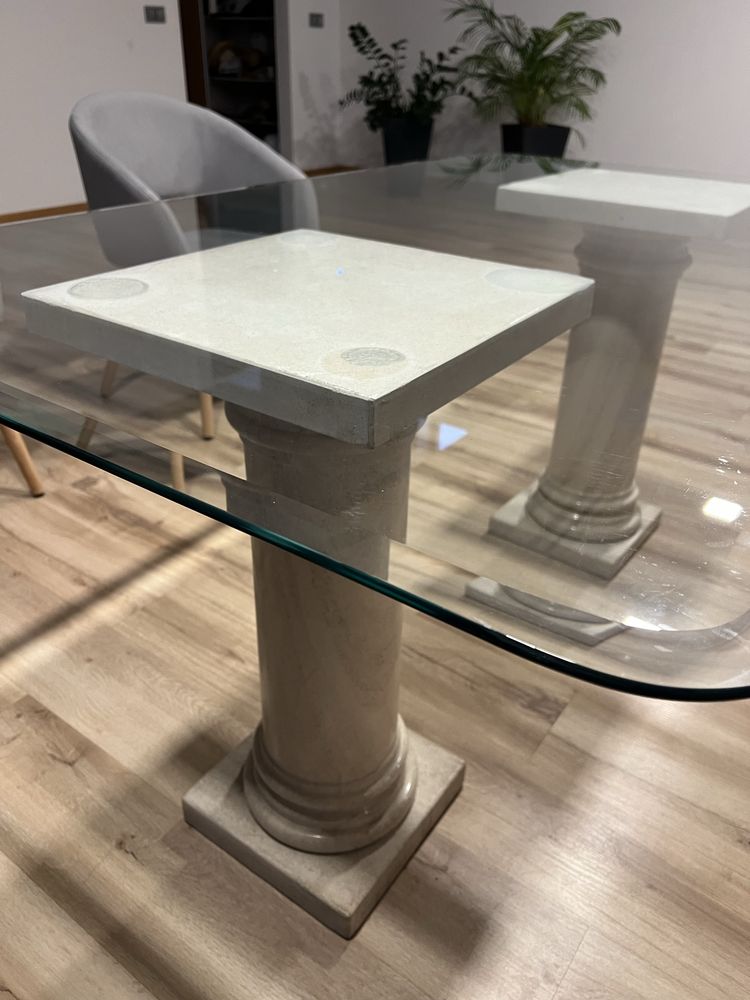 Mesa vidro  com pernas de pedra