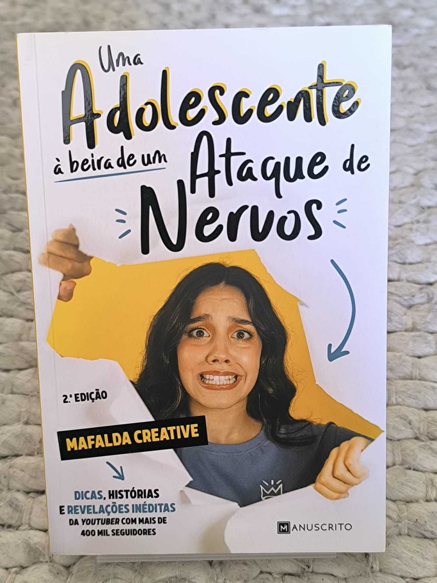 Uma Adolescente à Beira de Um Ataque de Nervos
de Mafalda Creative