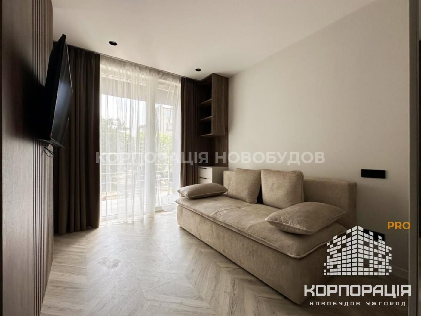 Продаж квартири-студії, всі меблі і техніка, новобудова біля Центру