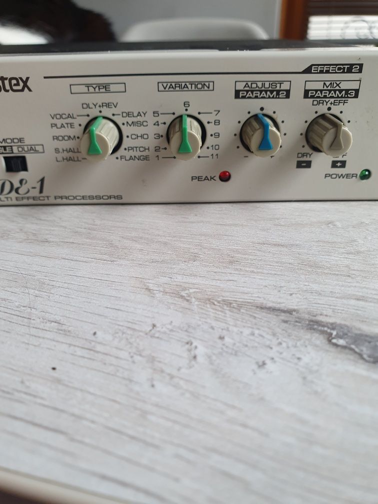Fostex De-1 Procesor efektów mono/stereo